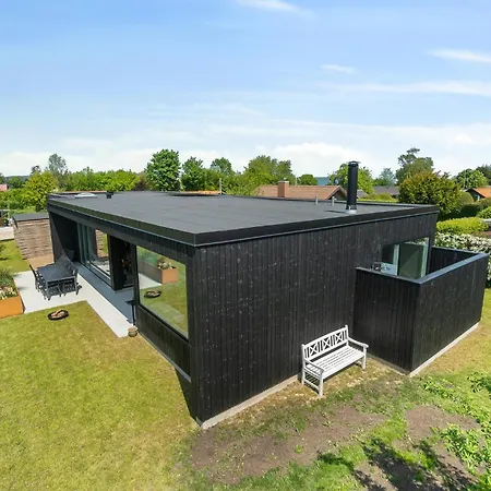 3 Bedroom Cozy In Hébergement de vacances Børkop