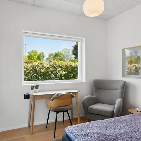 3 Bedroom Cozy In בורקופ