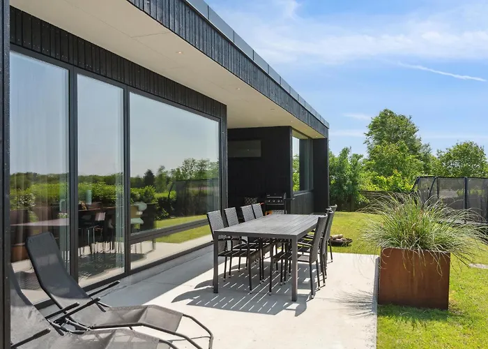 Дом отдыха 3 Bedroom Cozy In *