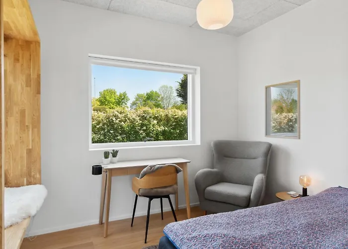 3 Bedroom Cozy In Бёркоп